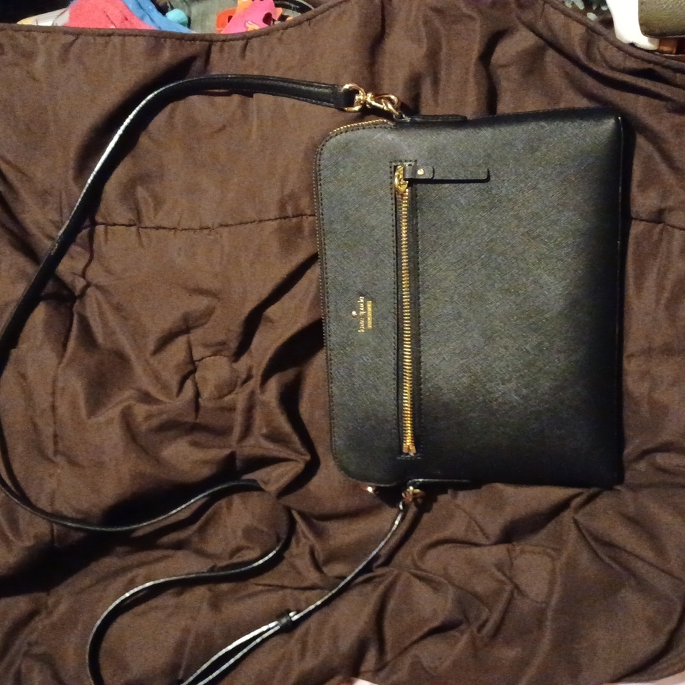 Kate spade charging purse